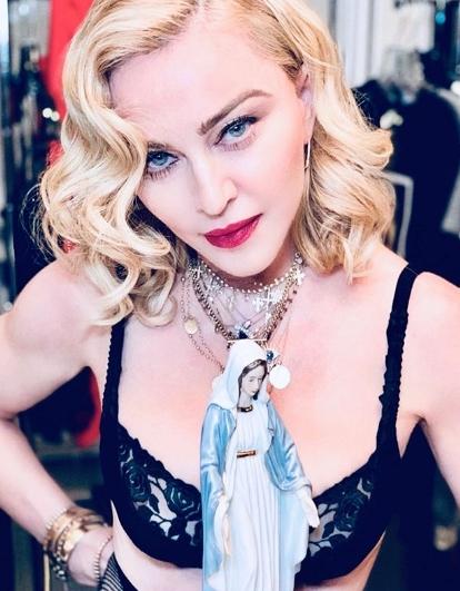 Мадонне приписывают роман с 26-летним танцором