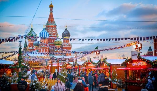 Названы страны, откуда туристы чаще всего едут в Москву на Новый год